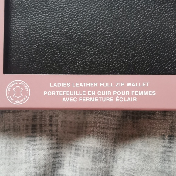 Bugatti Ladies Genuine Leather Full Zip Wallet Black 12 cards NWT NEW - Picture 3 of 11